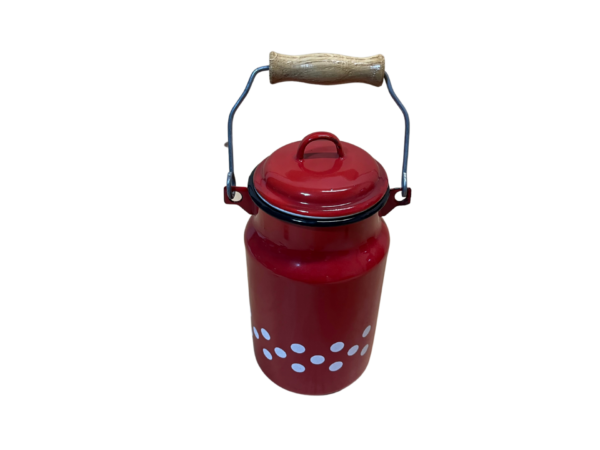 Kanvica na mlieko v červenej farbe s bodkami