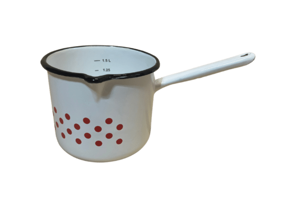 Smaltovaný hrnček s rukoväťou biely