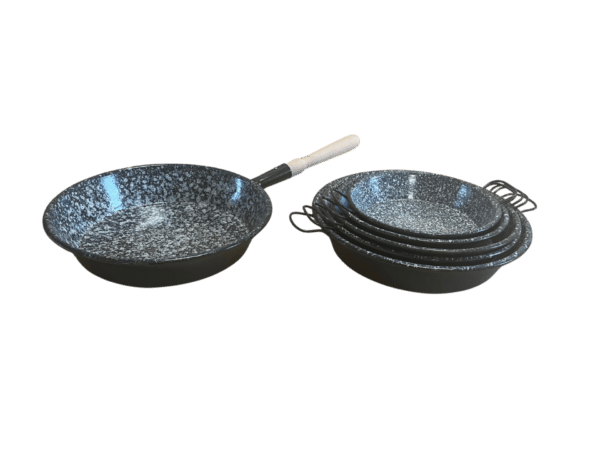 Sada šiestich smaltovaných panvíc