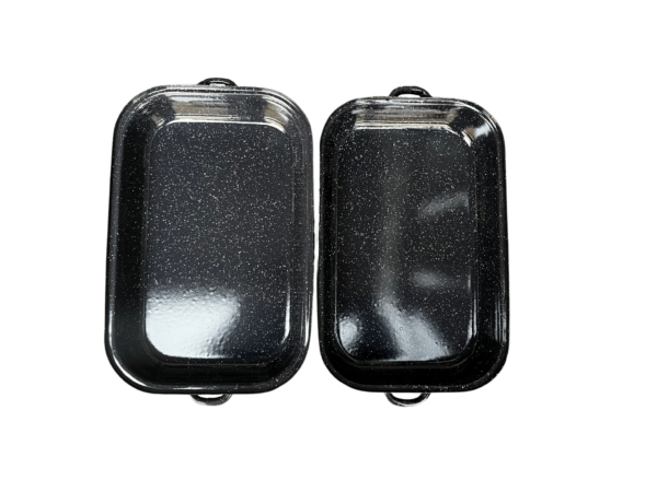 Smaltovaný pekáč dvojdielny z hornej strany odfotený