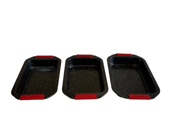 Súprava pekáčov v čiernej farbe s červenými rukoväťami