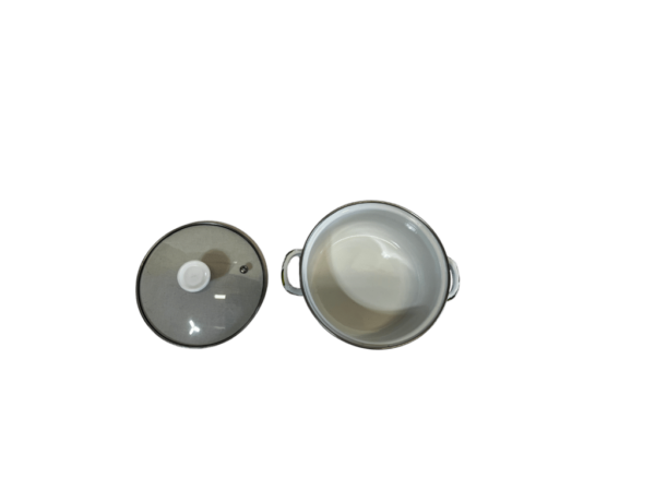 Smaltovaný kastról v bielej farbe a vzorom kvetín