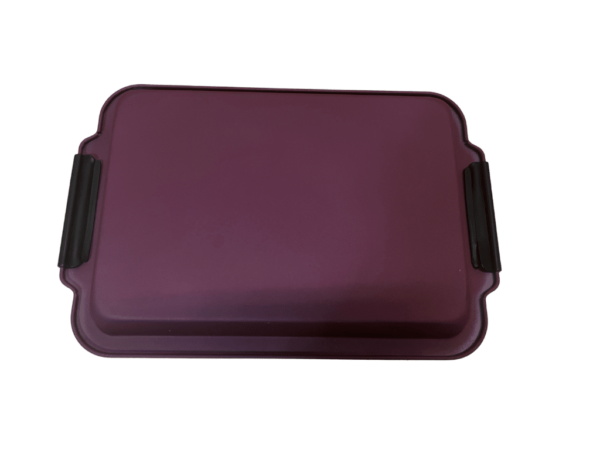 Kameninový pekáč v bordovej farbe a čiernym vnútrom